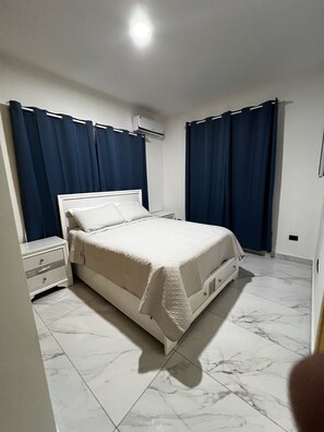5 quartos, ferros/tábuas de passar roupa, Wi-Fi, roupa de cama