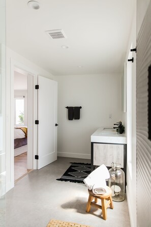 Interior - Modern family-friendly home 5min drive from Joshua Tree  (Twentynine Palms)