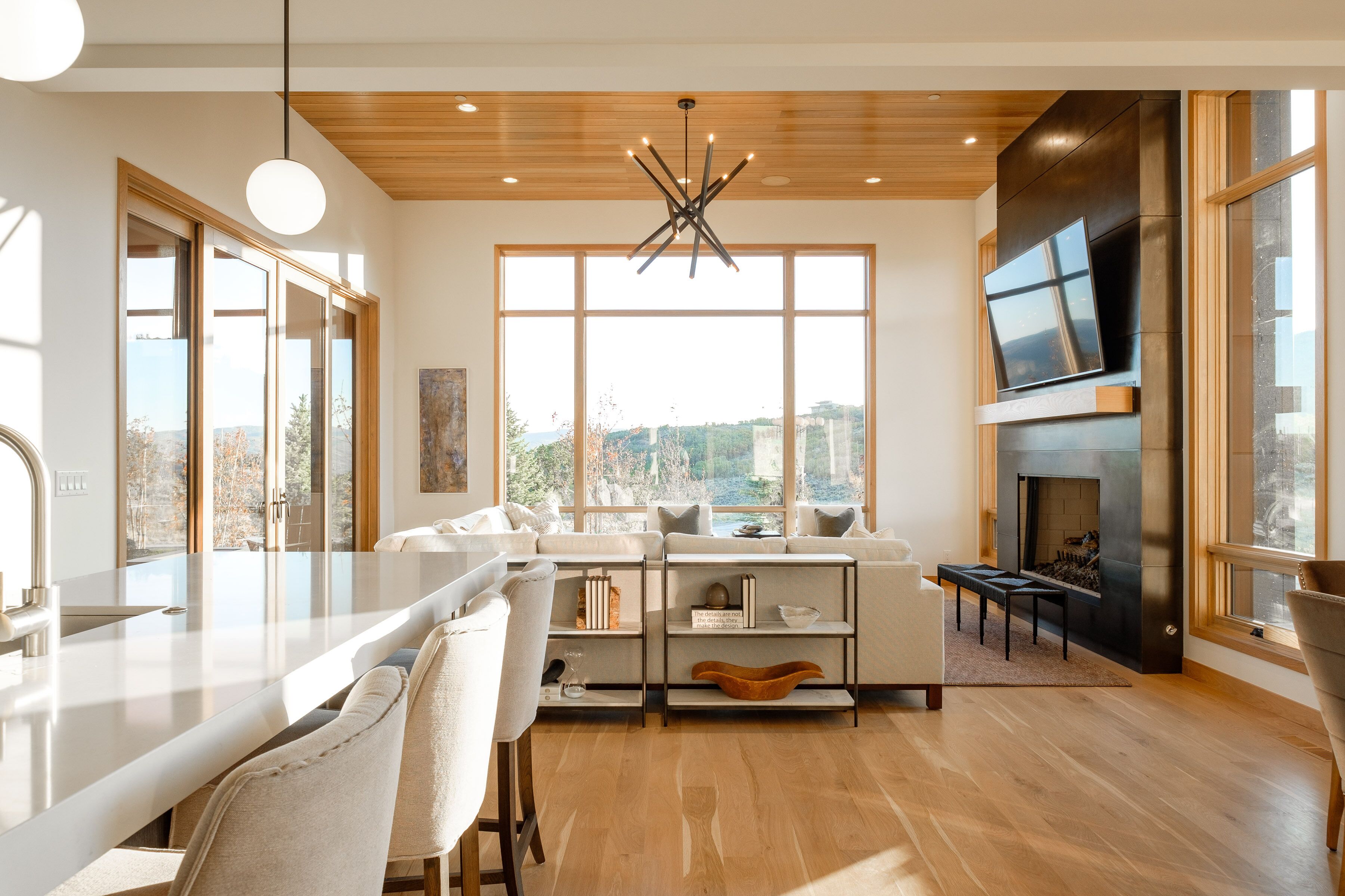 Remarkable Home in Tuhaye with Private Hot Tub, Golf Course Views, Tasteful Interior Design