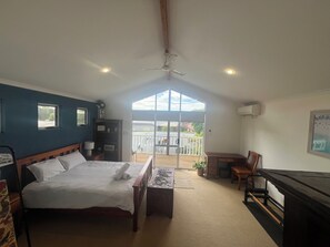 4 habitaciones, escritorio, tabla de planchar con plancha y wifi 