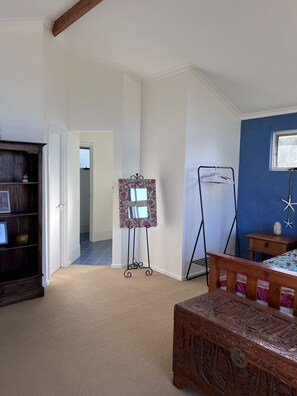 4 quartos, escrivaninha, ferros/tábuas de passar roupa, Wi-Fi