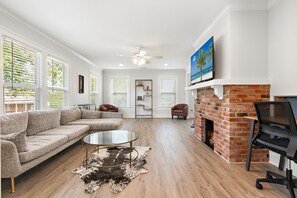 Smart TV - Charming Townhouse in Downtown Waco! (Waco)