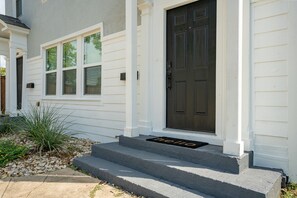 Exterior detail - Charming Townhouse in Downtown Waco! (Waco)