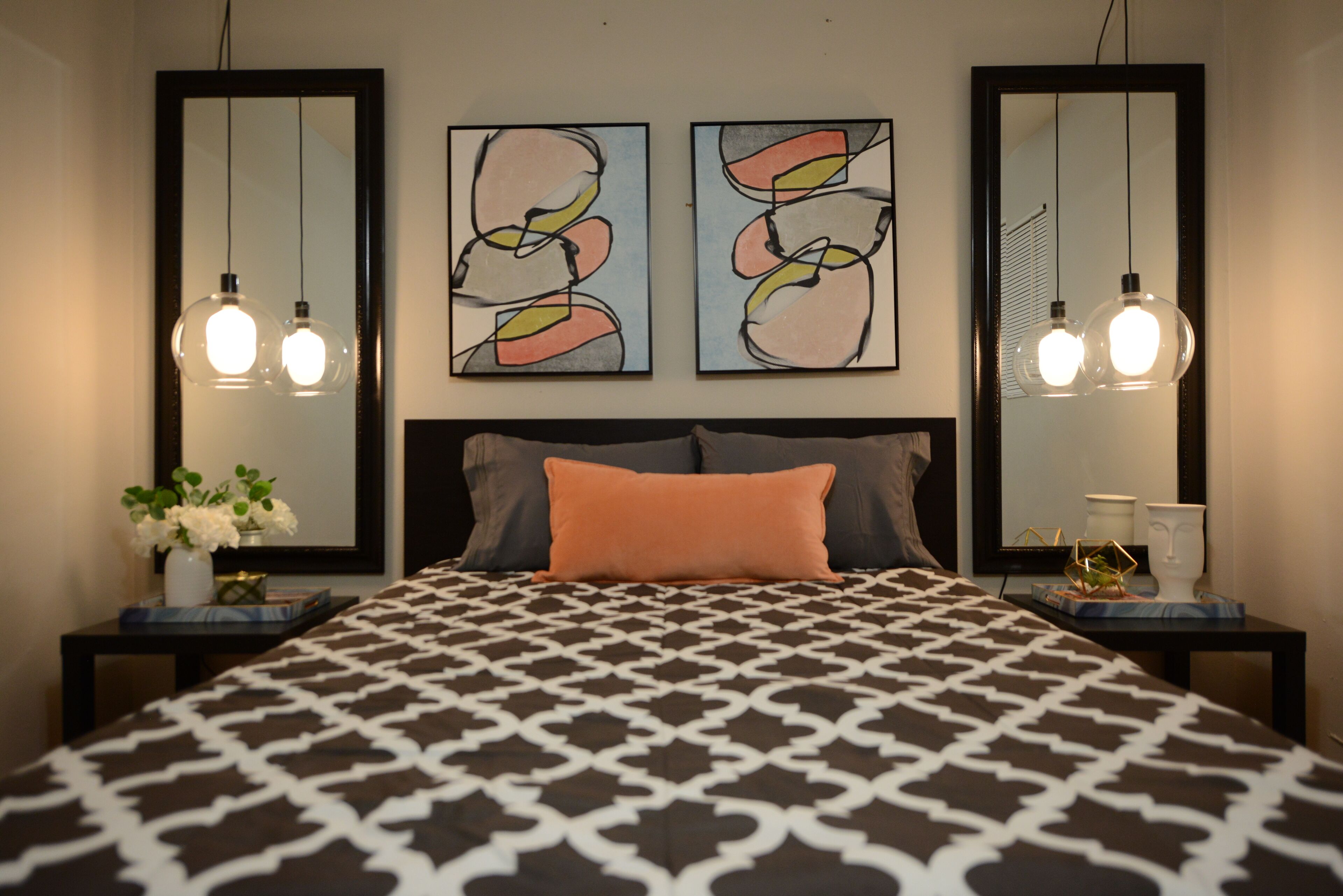 Midtown Gem Sleeps 3-Hot Location!