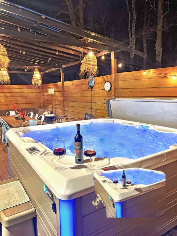 Outdoor dining - Relax and Recharge in the Heart of the Poconos (Albrightsville)