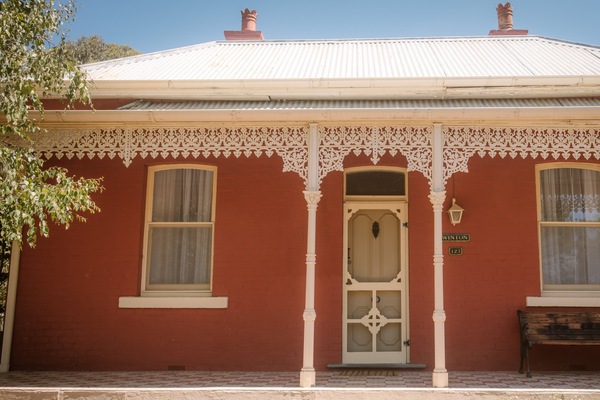 Winton Cottage - Front of House