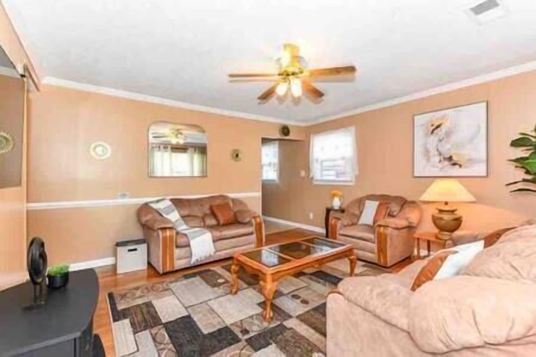 Tranquil Retreat: Pet-Friendly Home in Greensboro