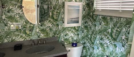 Bruser, hårtørrer, håndklæder, Sæbe