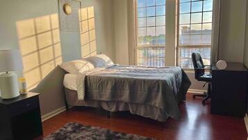 2 bedrooms, desk, iron/ironing board, WiFi