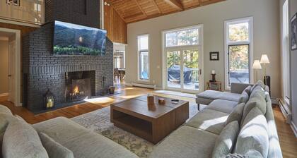 Luxury with Hot Tub, Billiards & Arcades! On the Stratton Shuttle!