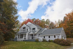 Exterior - Luxury with Hot Tub, Billiards & Arcades! A/C (Winhall)