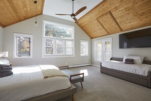 5 habitaciones, tabla de planchar con plancha y cuna de viaje