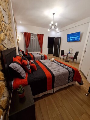 Ropa de cama de alta calidad, cubrecamas y wifi gratis 