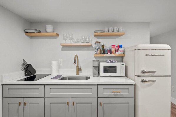 Fridge, microwave, stovetop, coffee/tea maker