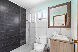 Shower, hair dryer - BRAND NEW Central Modern Ground Studio with Pool (Noord)
