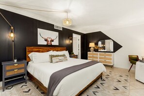 6 Schlafzimmer, Schreibtisch, Bügeleisen/Bügelbrett, Reisekinderbett