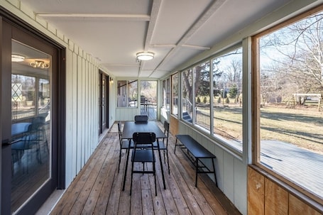 Outdoor dining. Fully Renovated Centrally Located House in Ann Arbor
