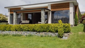 Exterior - Daniels Delight (Wānaka)