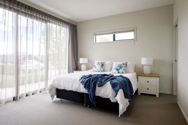 4 bedrooms, desk, iron/ironing board, travel cot