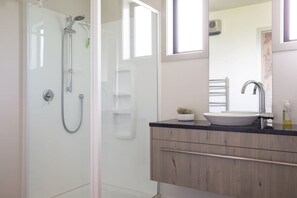 Hair dryer, towels - Daniels Delight (Wānaka)