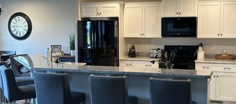 Cozy Home minutes to State College, Penn State & Historic Bellefonte. Sleeps 14