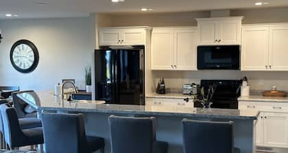 Cozy Home minutes to State College, Penn State & Historic Bellefonte. Sleeps 14