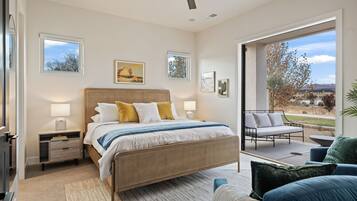 8 bedrooms, desk, iron/ironing board, free WiFi