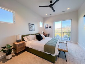 8 室のベッドルーム、デスク、アイロン / アイロン台、WiFi (無料)