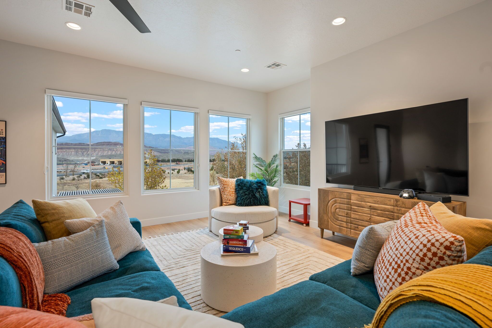 智能电视、壁炉、电子游戏、桌上足球