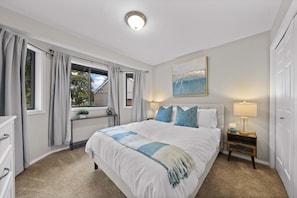5 bedrooms, desk, iron/ironing board, free WiFi
