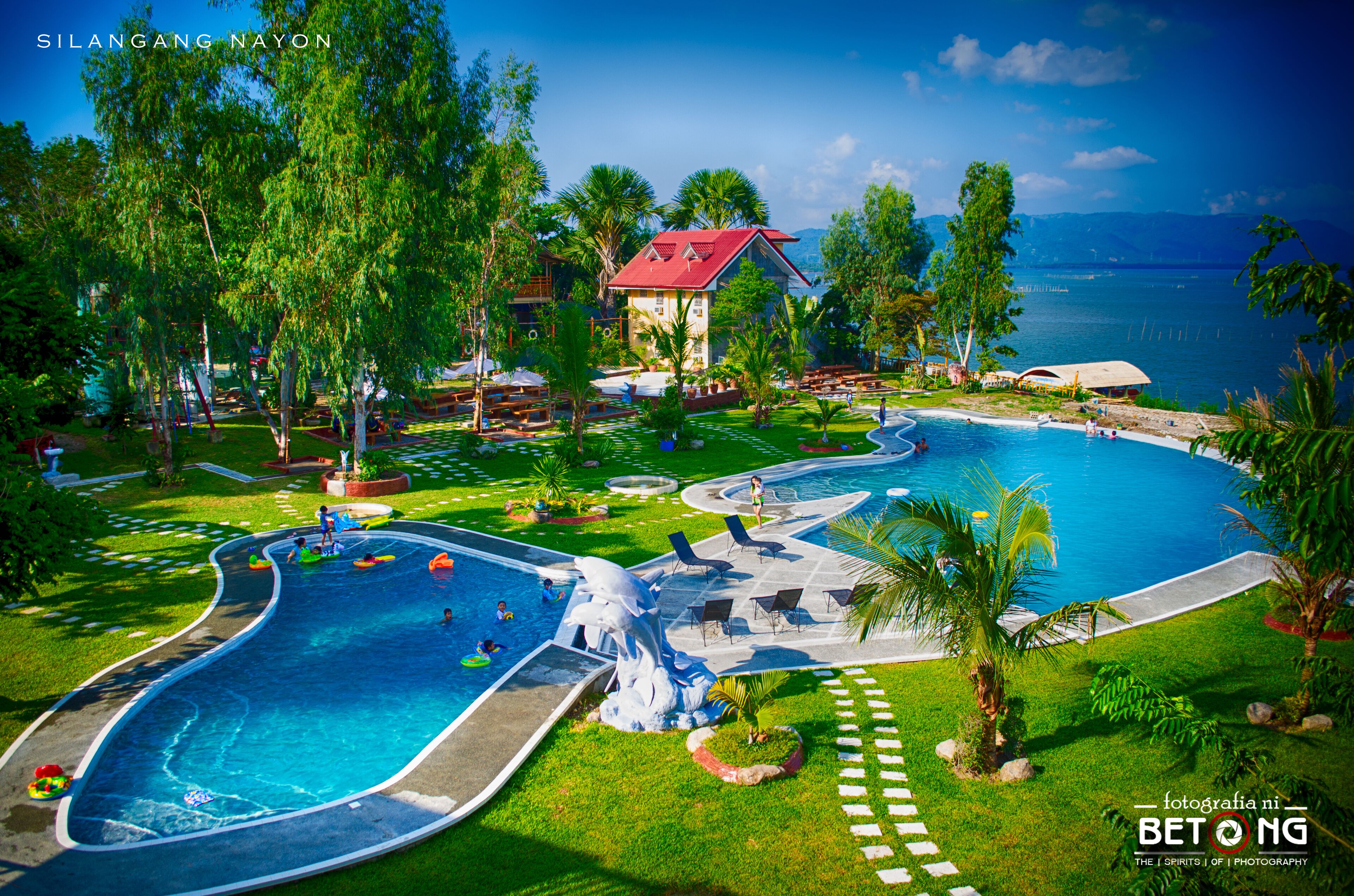 2 座室外游泳池