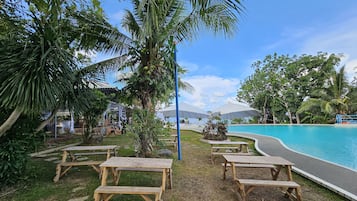 2 outdoor pools