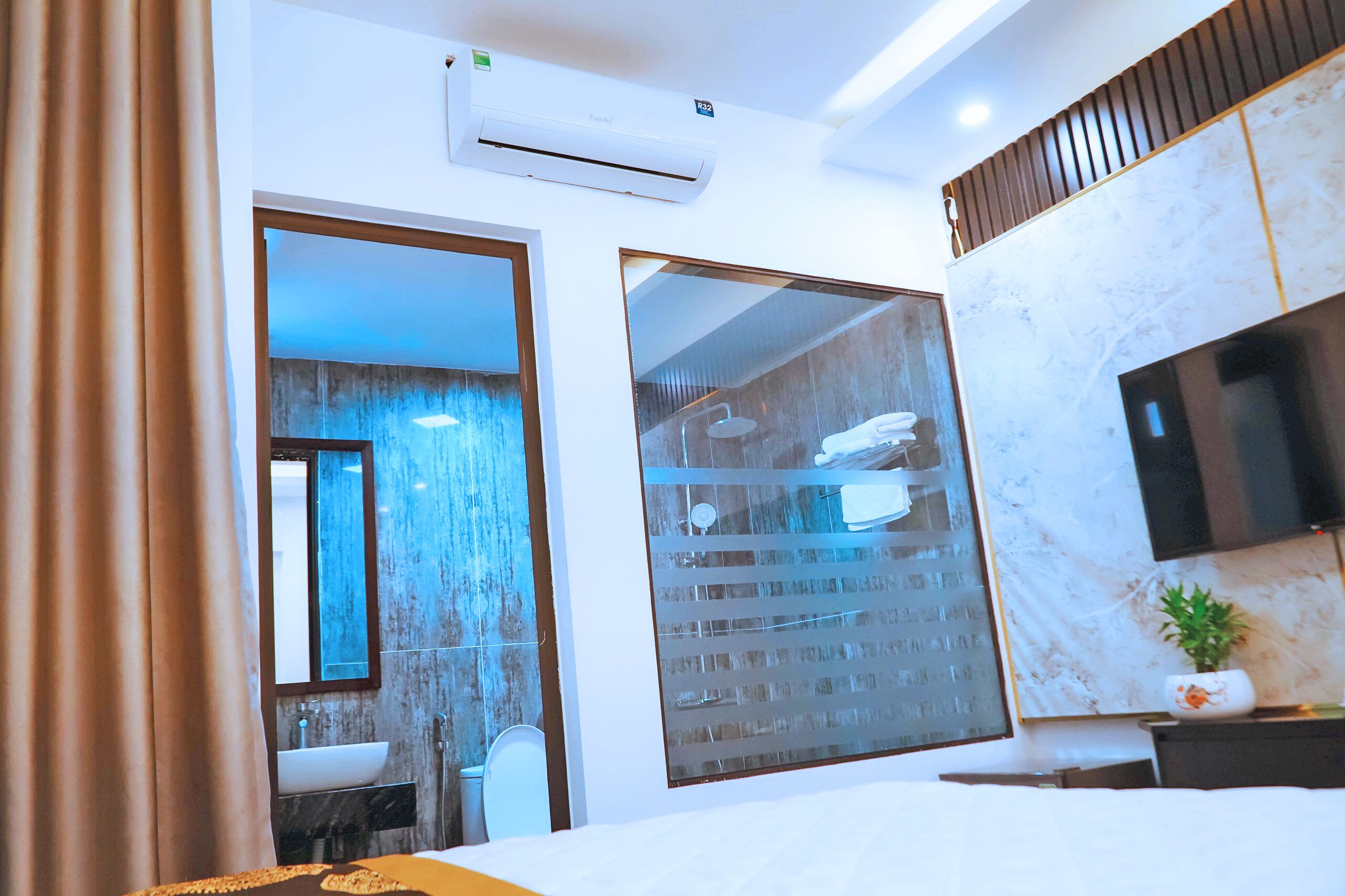 슈피리어룸 | 욕실 | 샤워 시설, 레인폴 샤워기, 고급 세면용품, 헤어드라이어