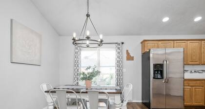 Cozy Cottage: relaxing retreat, pet and family friendly
