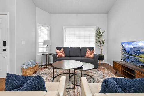 Cozy Cottage: relaxing retreat, pet and family friendly