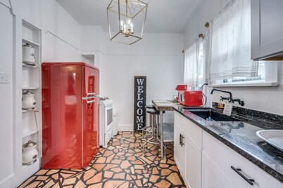 1926 Historic Duplex / 1 BR 1 BA / Near U of A