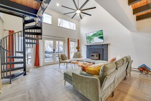 Smart-TV, Kamin, Tischfußball, Tischtennisplatte