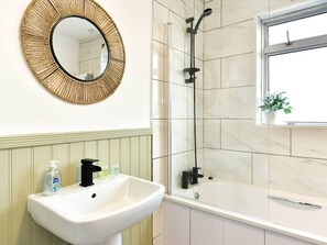 Hårtørrer, håndklæder