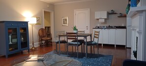 Dining - Cozy Suburban Nest! 20 minutes to Downtown & Clifton. Easily enjoy the City! (Cincinnati)
