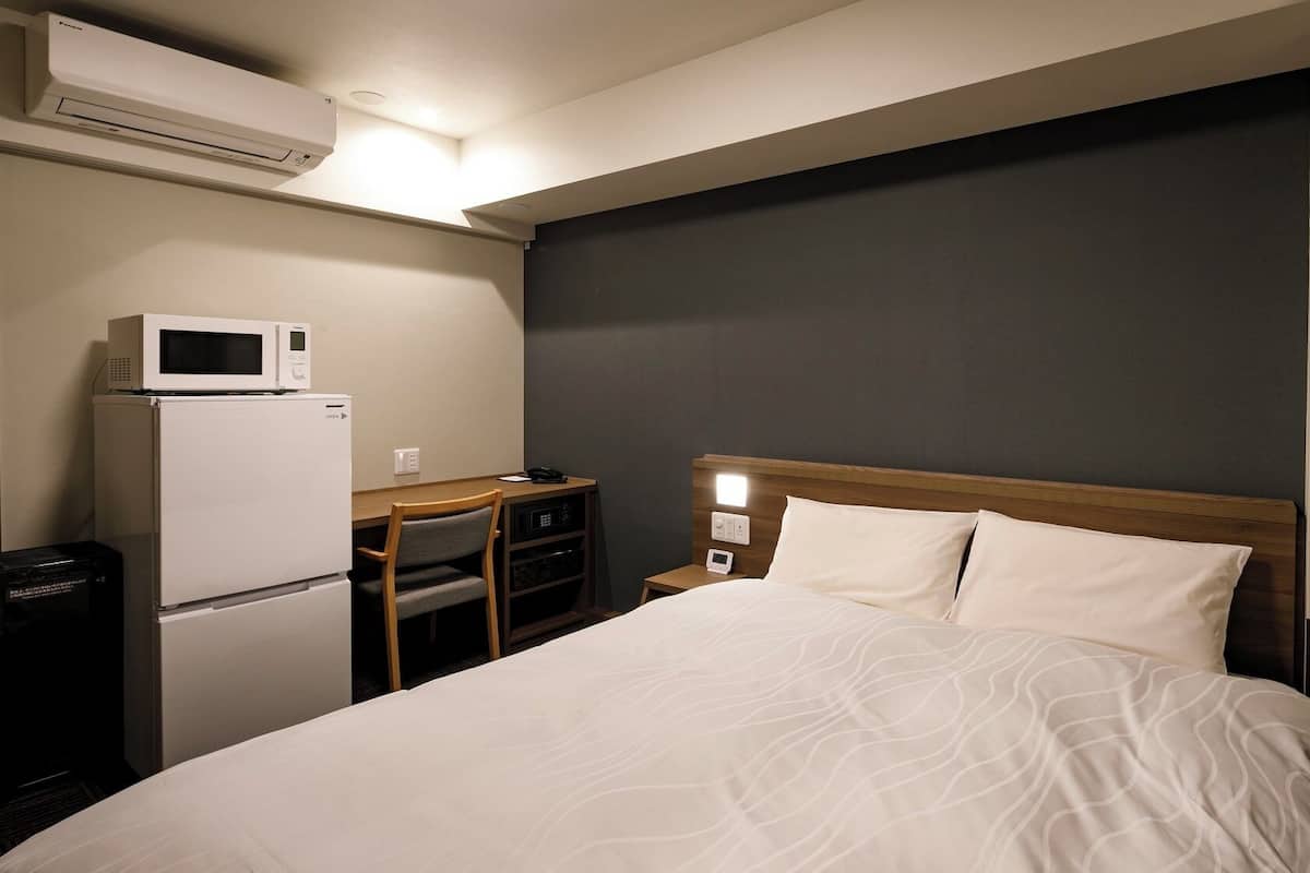 In-room safe, blackout drapes, WiFi (free), bed sheets