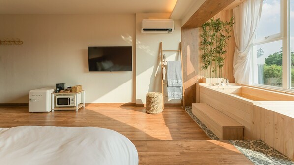 Deluxe Double Room, 1 Bedroom, Non Smoking, Ground Floor | Premium bedding, down comforters, free WiFi - Gili Resort (Jeju City)