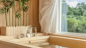 Deluxe-Doppelzimmer, 1 Schlafzimmer, Nichtraucher, Erdgeschoss | Hochwertige Bettwaren, Daunenbettdecken, kostenloses WLAN