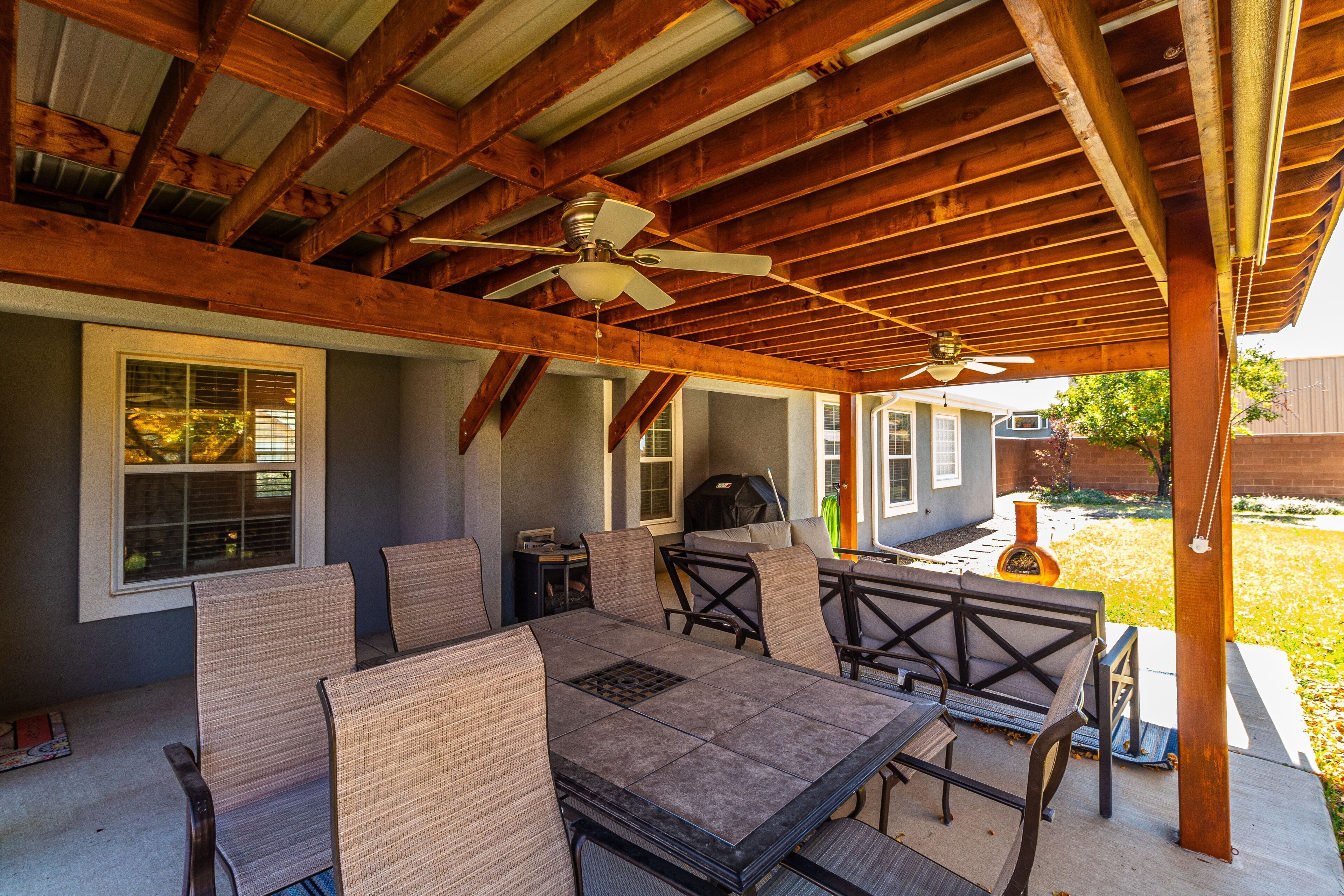 屋外ダイニングエリア