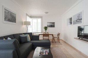 Smart TV, computer monitors