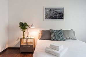 2 soverom, skrivebord, strykejern/-brett og wi-fi (inkludert)