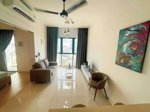 TV - ContinewResidensi by GUESTONIC #1BR #Cozy Family Home #Near to IKEA Cheras #TRX (Kuala Lumpur)