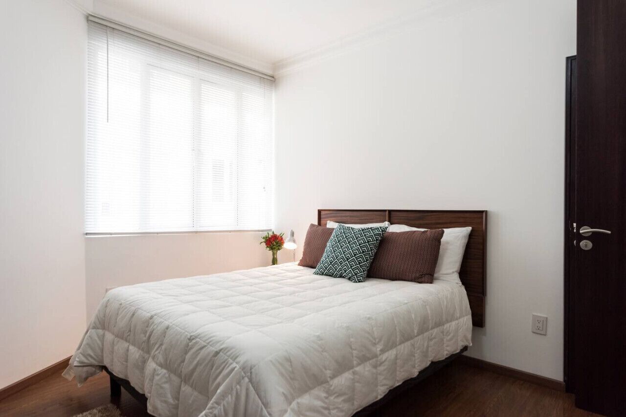 2 soverom, skrivebord, strykejern/-brett og wi-fi (inkludert)