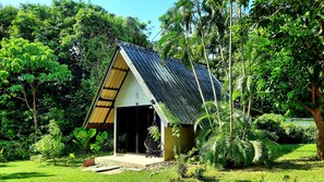 豪華雙人房 | 迷你吧、書桌、隔音、免費 Wi-Fi