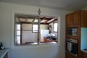 雪櫃、微波爐、焗爐、爐具