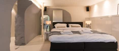 1 bedroom, soundproofing, WiFi, bed sheets